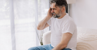 Patient experiencing vertigo and dizziness, highlighting vestibular rehabilitation and balance therapy for vertigo treatment in Niagara-on-the-Lake.
